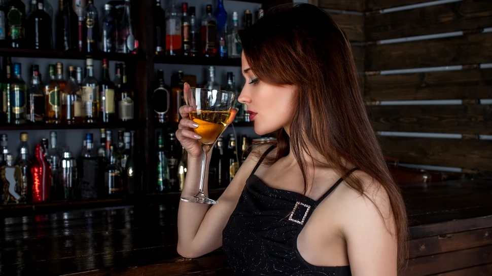 Un pahar de ştiinţă. Ce se întâmplă cu corpurile noastre atunci când consumăm alcool?