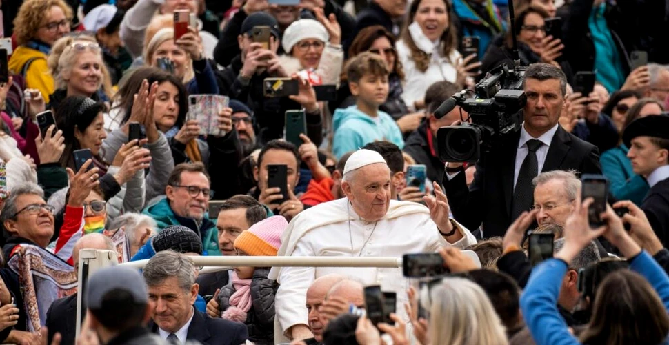 Papa Francisc susține că doar bogații își mai permit să aibă copii în Italia