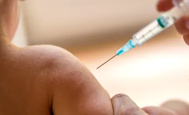 Decizia Ministerului Sănătăţii împotriva celor care au distribuit pliante împotriva vaccinării cu sigla ministerului