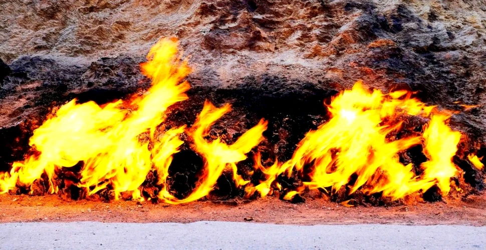 „Flăcările eterne”. Un munte din Azerbaidjan arde de 4.000 de ani