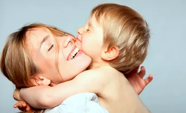 “Băiatul mămicii”: ce efecte are dădăceala maternă din copilărie asupra bărbaţilor?