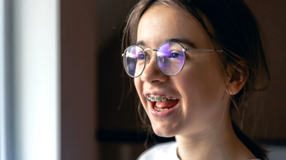 (P) Aparat dentar pentru copii: cum influențează dezvoltarea maxilarului și a danturii