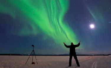 O erupţie solară imensă, generată de o pată solară de dimensiunile Terrei, a produs o auroră boreală spectaculoasă (VIDEO)