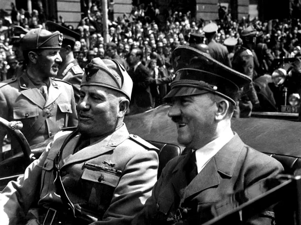 Benito Mussoloni şi Adolf Hitler