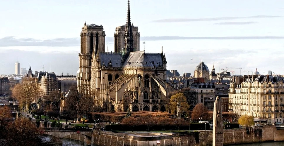 Discrepancy gift Officer Istoria tumultoasă a Catedralei Notre Dame din Paris