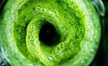 Adevărul despre dietele de detoxifiere: chiar ne curăță sucurile verzi organismul?