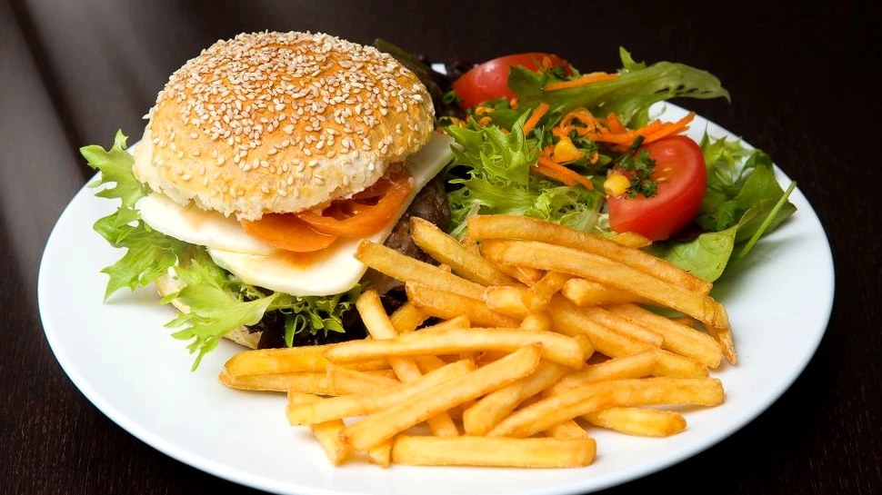 Proporţiile poluării: ingerăm anual 74.000 microparticule de plastic