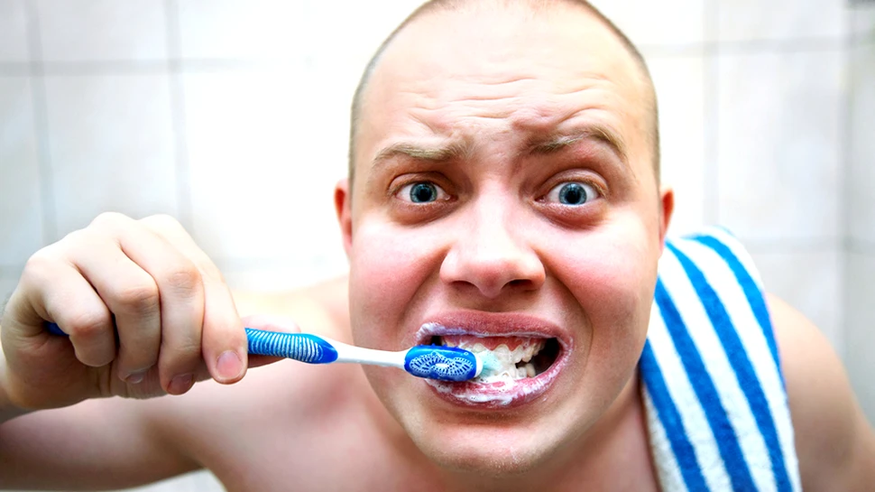 Este bine că nu uiţi să te speli pe dinţi seara. Dacă o faci şi pe întuneric are efecte mult mai bune