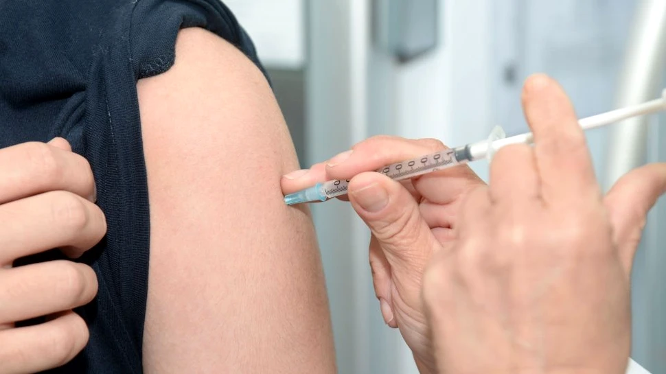 Primul vaccin antigripal creat de un robot. Inteligenţa artificială poate fi adaptată pentru realizarea medicamentelor