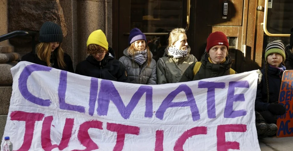 Greta Thunberg și alți activiști de mediu au blocat intrările în Parlamentul Suediei