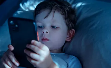 Generația crescută cu ecrane. Avertismentul unui medic despre o criză subestimată