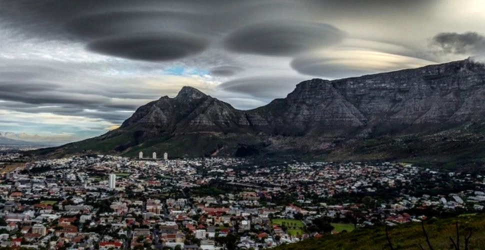O invazie terestră sau doar o formă deosebită a norilor? Un fenomen mai puţin obişnuit – FOTO + VIDEO