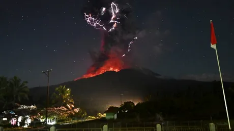 A erupt unul dintre cei mai activi vulcani din Indonezia