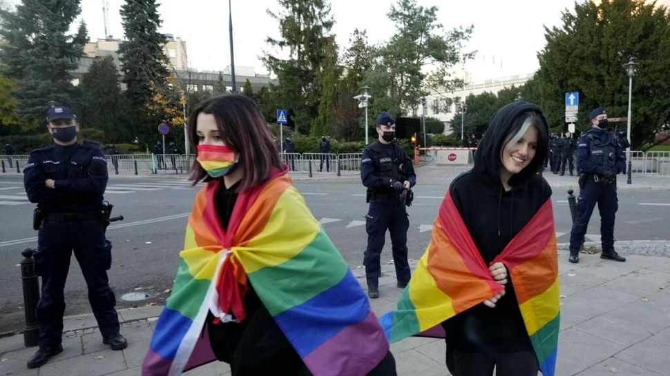 Polonia, îndemnată să recunoască parteneriatele între persoane de același sex