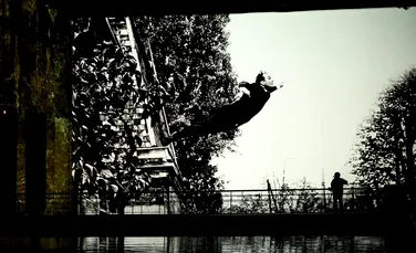 Cum un salt de la fereastră a devenit critică la adresa explorării spațiului: Omul Zburător al lui Yves Klein