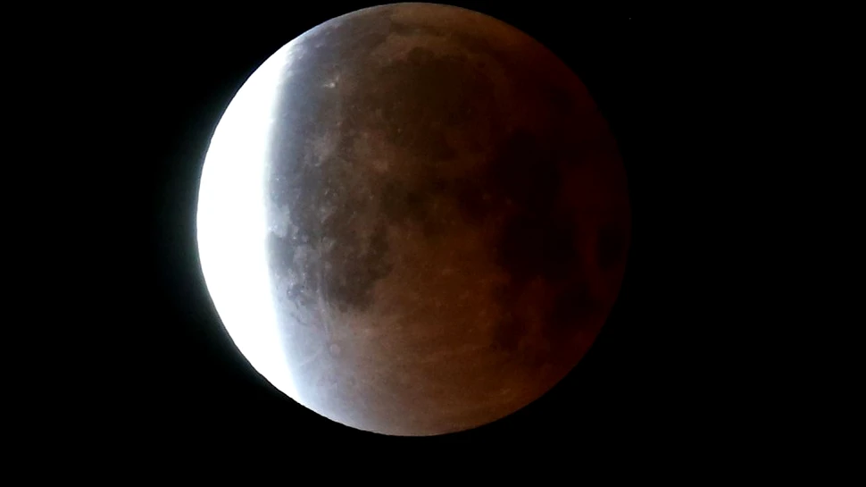 Luna se micşorează. Ce se întmplă cu Pământul