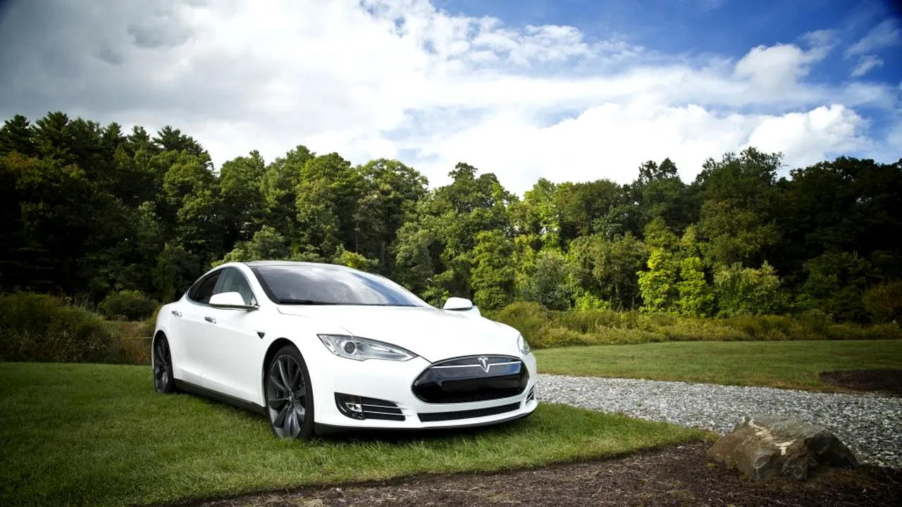 tesla_pixabay_descopera 