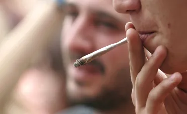 Consumatorii de marijuana întreţin cu 20% mai multe relaţii sexuale