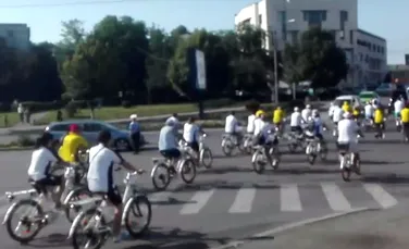 Zeci de ciclişti români şi bulgari la Slatina, într-un tur prin cele două ţări pe biciclete electrice