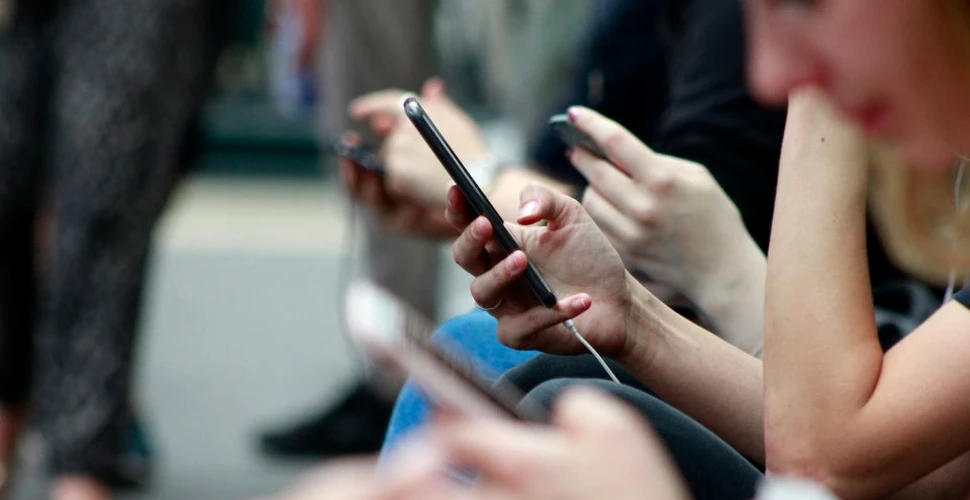 Pericolul ascuns al telefoanelor mobile: radiaţiile emise pot duce la apariţia cancerului