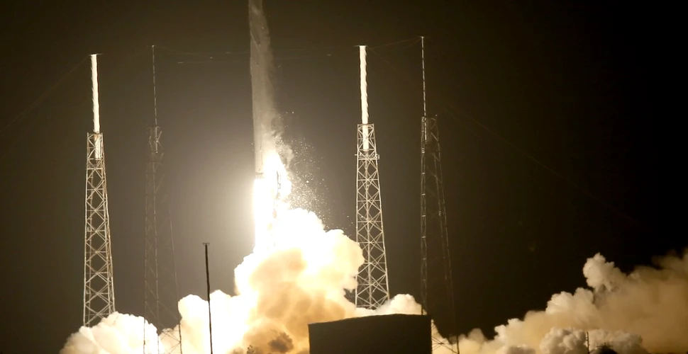 Compania SpaceX a reuşit să lanseze capsula Dragon, dar a eşuat în recuperarea lansatorului acesteia
