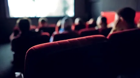 Cum vor marile studiouri de film să aducă din nou oamenii în cinematografe?