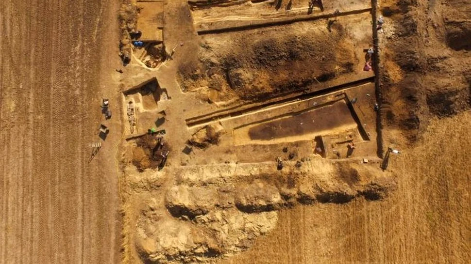 Cimitir și fortăreață, vechi de 5.000 de ani, dezgropate în Polonia. Ar fi aparținut primilor fermieri din Europa