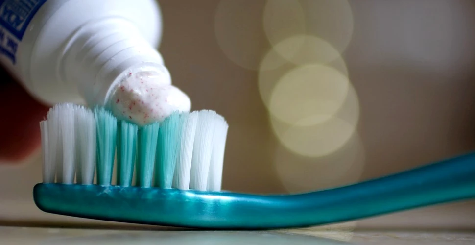 De ce spălatul pe dinţi ne poate prelungi viaţa?
