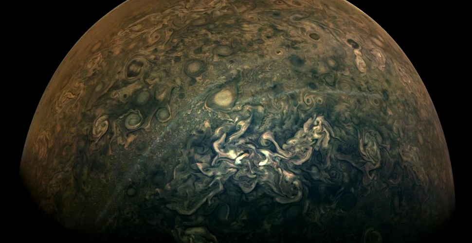 NASA a publicat imagini uimitor de detaliate cu regiunea de nord a planetei Jupiter