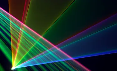 Cercetătorii au creat primul laser cu lumina albă