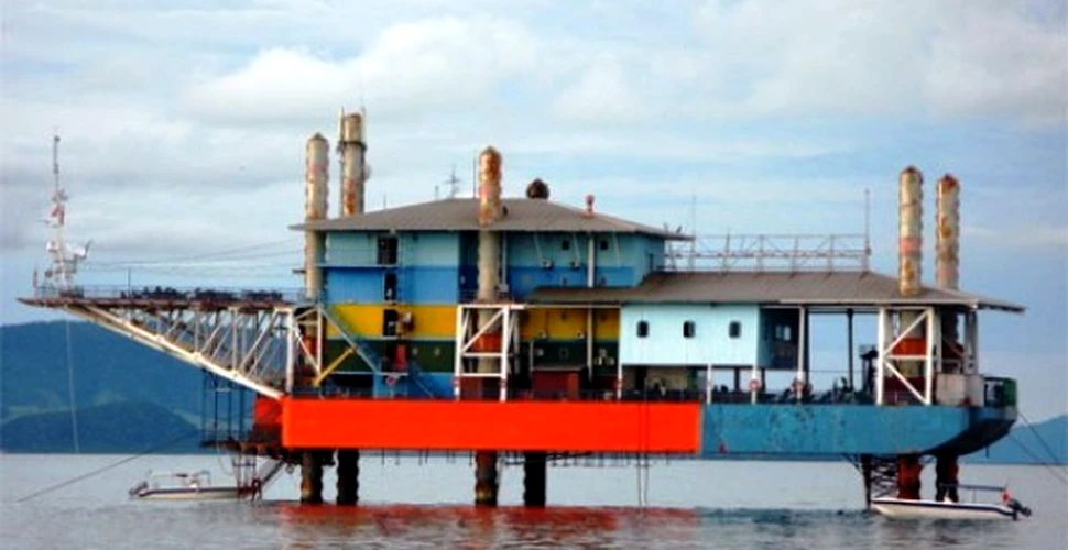 Unica platforma petroliera-hotel din lume se afla in Malaezia (FOTO)