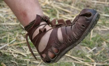 Romanii purtau sandale cu sosete?