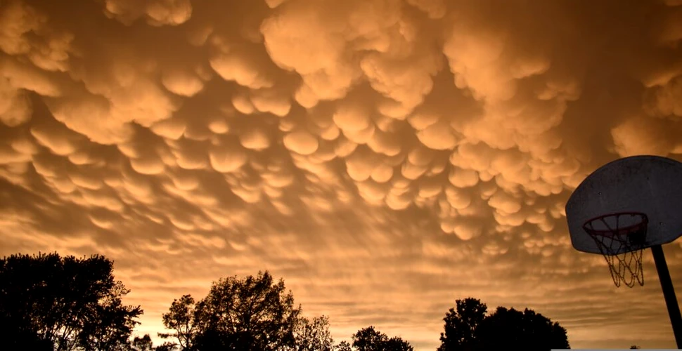 Un fenomen meteorologic trecut cu vederea produce raze gamma în atmosferă