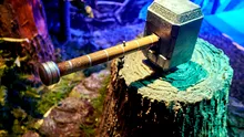 Un tezaur viking, vechi de 1.000 de ani, conține un pandantiv care ar putea fi ciocanul lui Thor