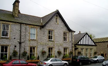 Un sat din Anglia cu o singură stradă a ajuns mare atracție pentru turiști