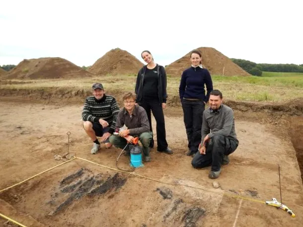 Arheologi lângă ruinele descoperite