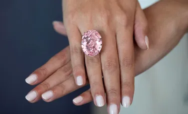 Diamantul „Pink Star” a fost vândut pentru un preţ record în numai cinci minute
