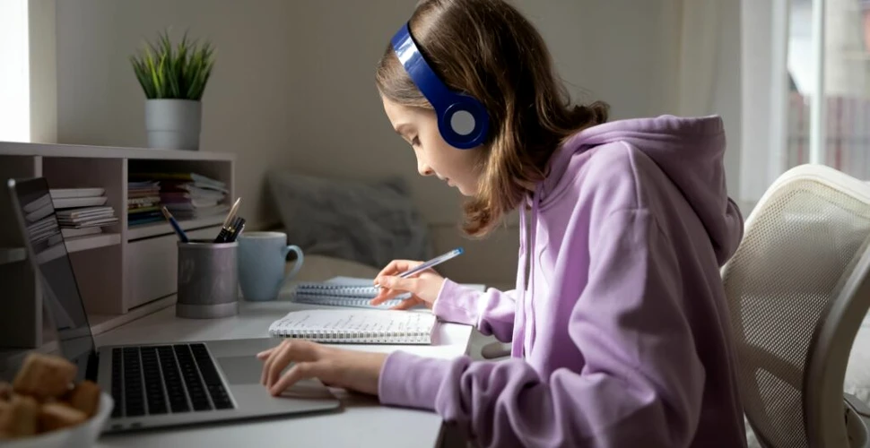 Dependența de Internet afectează comportamentul și dezvoltarea adolescenților