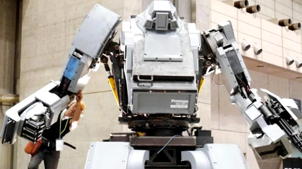 Va deveni aceasta noua jucărie preferată a celor bogaţi? O companie japoneză a lansat uriaşul Kuratas, inspirat din desenele animate cu roboţi de luptă (VIDEO)