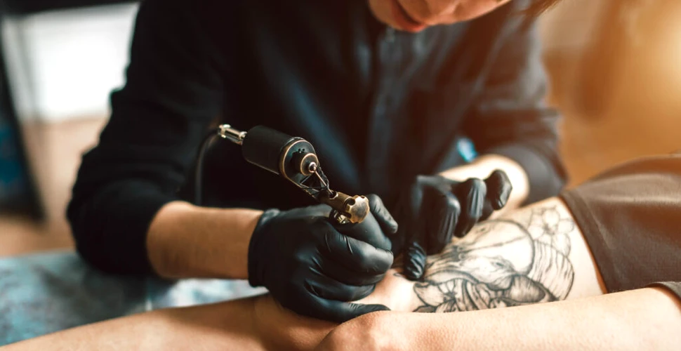 Ce conțin, de fapt, substanțele folosite în tatuaje?