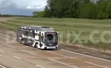 Test drive cu autobuzul care merge cu balegă de vacă. Este atât de rapid încât a bătut recordul de viteză în Marea Britanie – VIDEO
