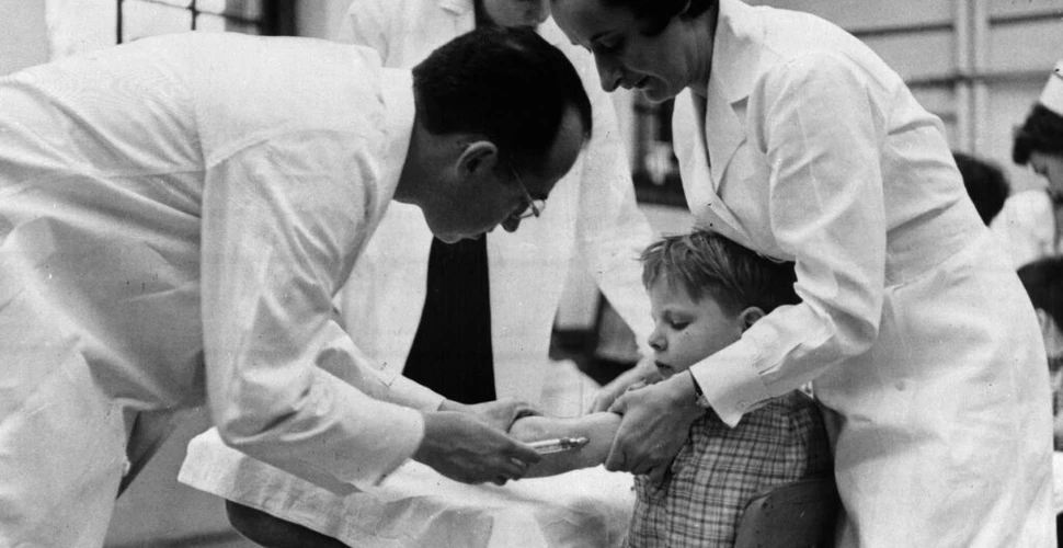 Vaccinul dezvoltat de acest medic a salvat milioane de vieţi
