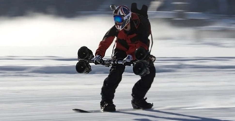 Un nou sport extrem pentru amatorii de viteză. Cum puteţi atinge 80 km/h pe un snowboard (VIDEO)