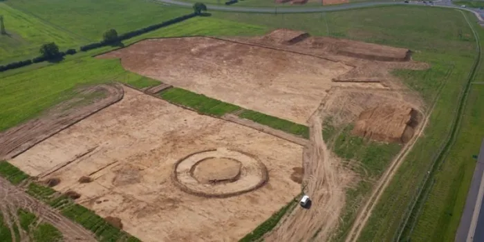 Un cimitir anglo-saxon, care conținea o comoară uriașă, a fost descoperit de arheologi