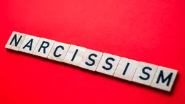 Copilăria lângă un părinte narcisic: consecințe emoționale și drumul către vindecare