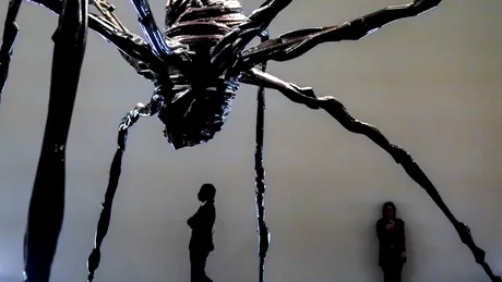 O sculptură uriaşă în formă de păianjen a obținut o sumă record la licitație