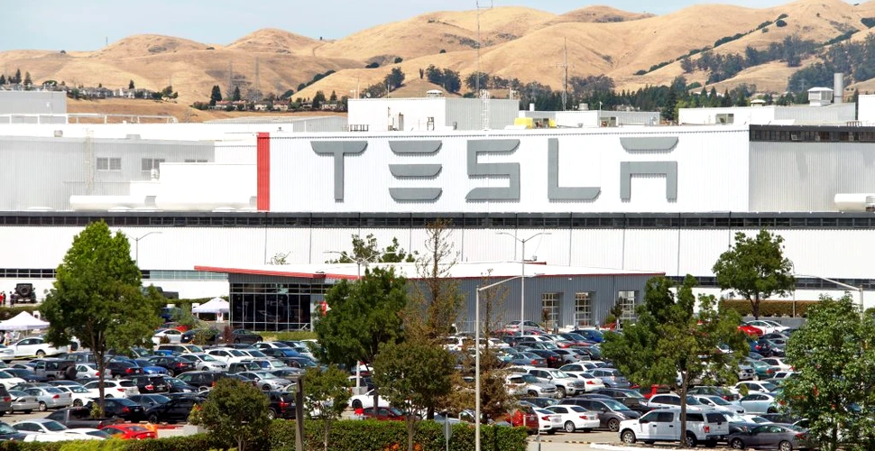 Tesla a fost amendată, din nou, pentru poluare