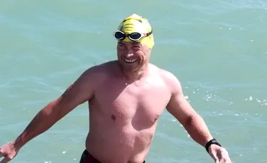 Un român a reuşit, ÎN PREMIERĂ, să traverseze înot Canalul Mânecii fără costum de neopren. În cât timp a reuşit să obţină această performanţă – VIDEO