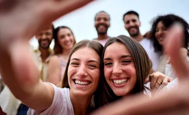 Tinerii din Generația Z fac mai puțin sex și renunță la relații cu totul