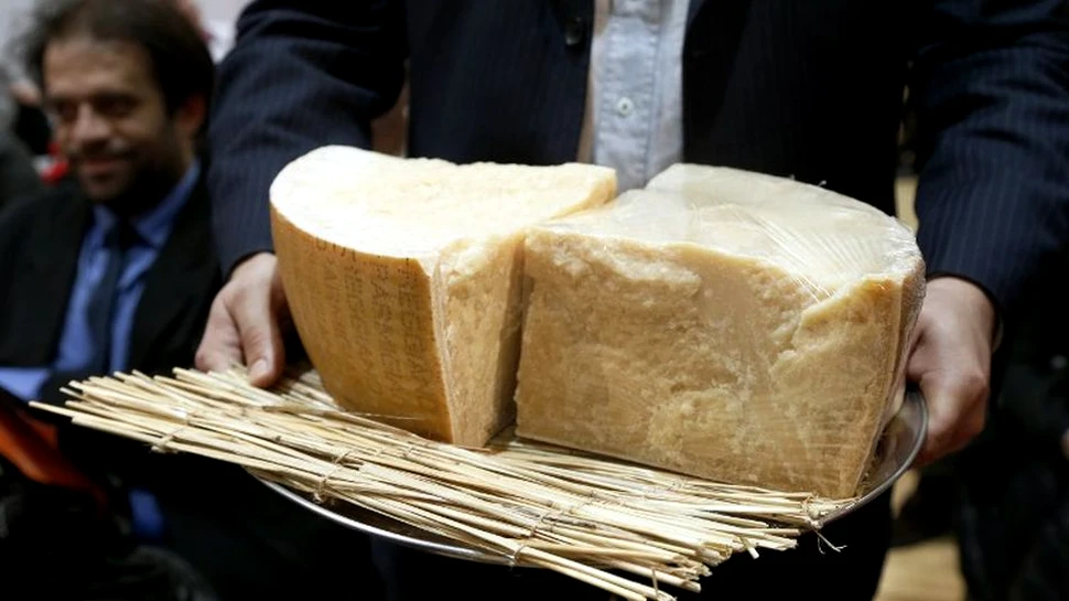 Producătorii de parmezan vor să dea în judecată un site pentru adulţi